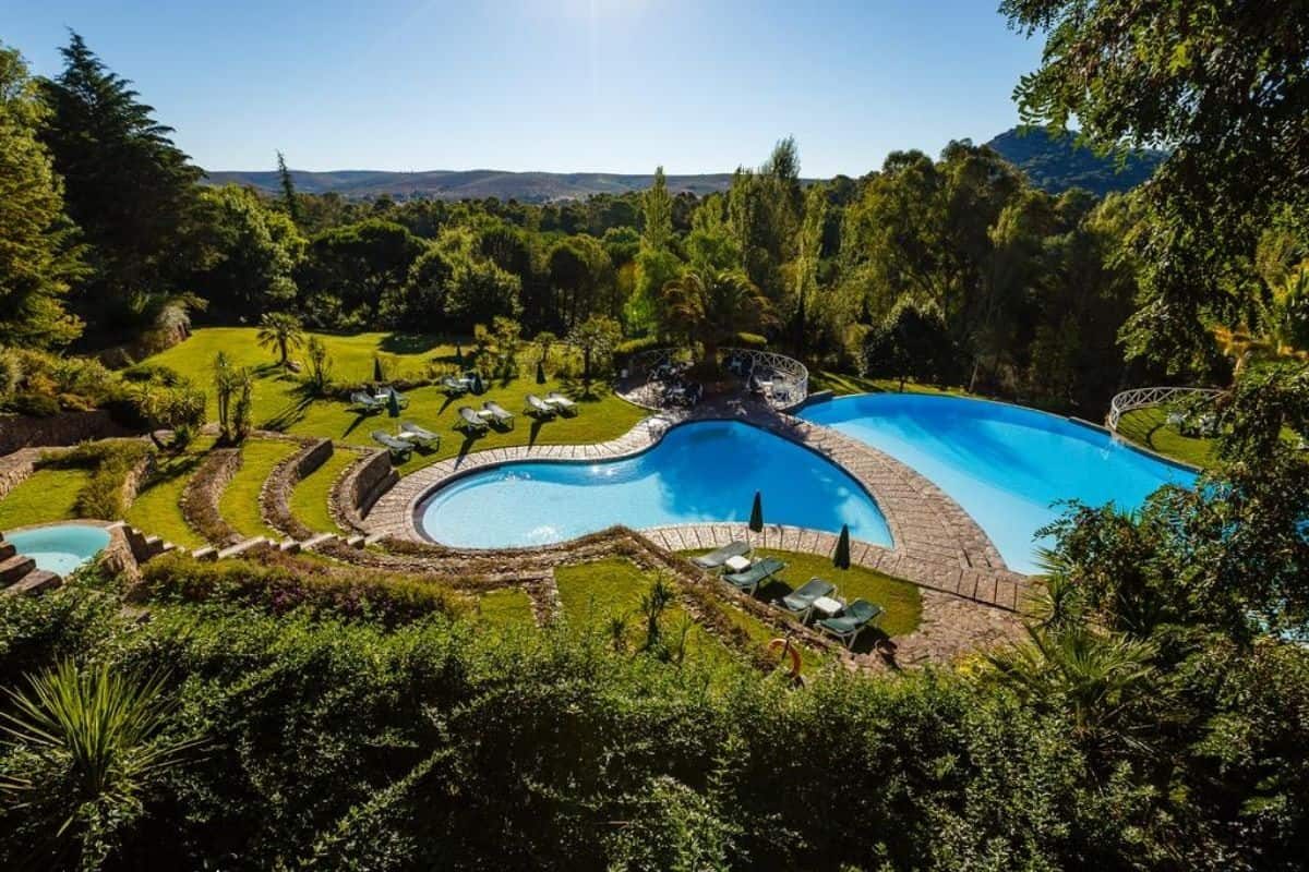 Piscinas e jardins das Termas de Monfortinho